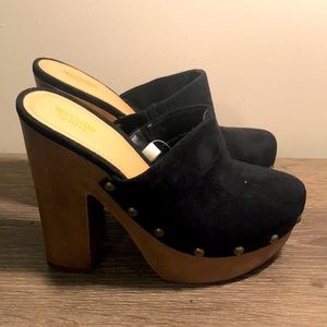 Trendy suede clogs with wooden chunky heels.